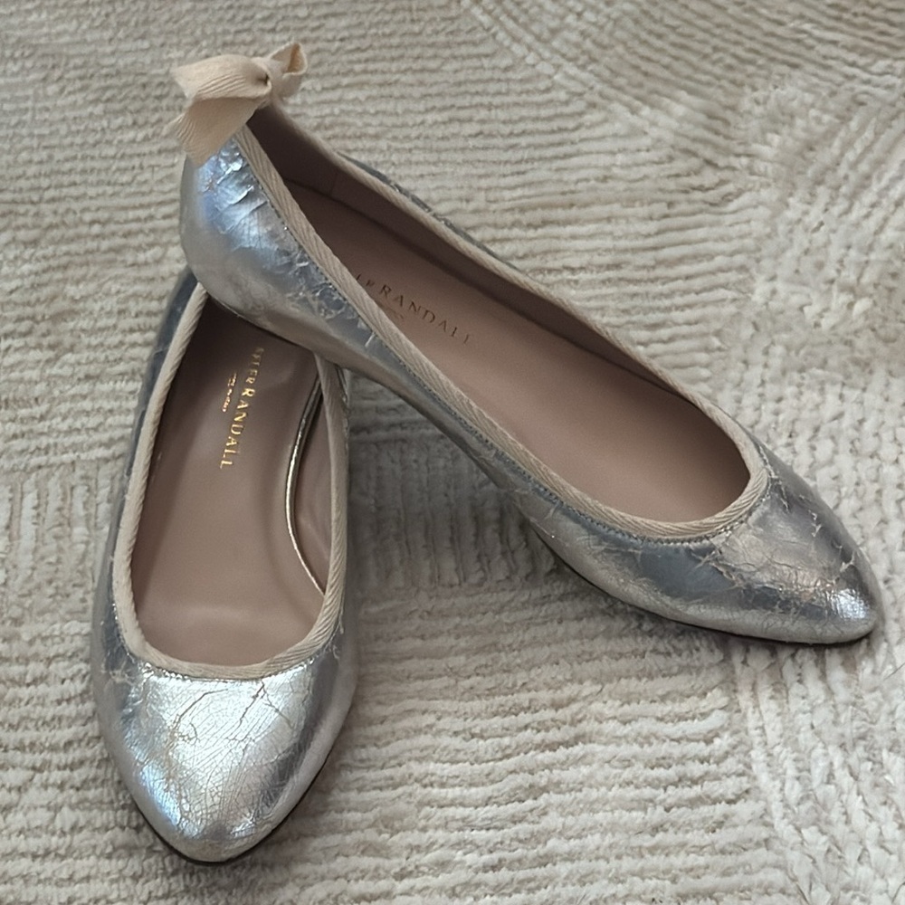 Loeffler Randall silver crinkle leather ivory trim Bow ballerina shoes Sz 7 1/2 - Picture 2 of 11